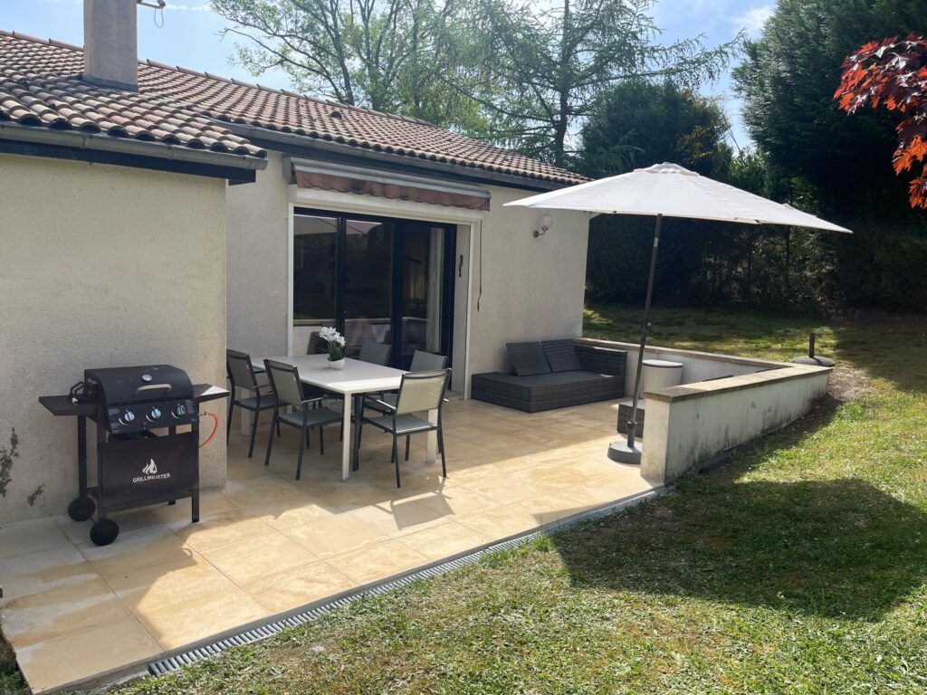Terras tuin vakantiehuis Frankrijk