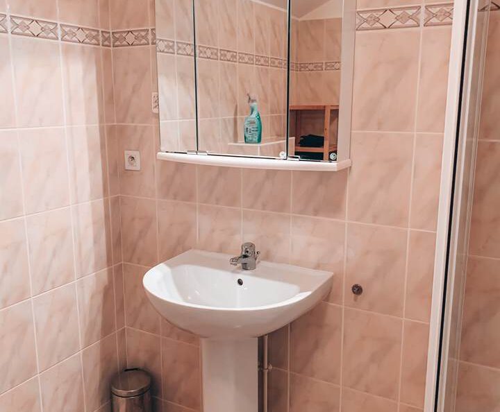 Vakantiehuis Frankrijk tweede badkamer wasbak