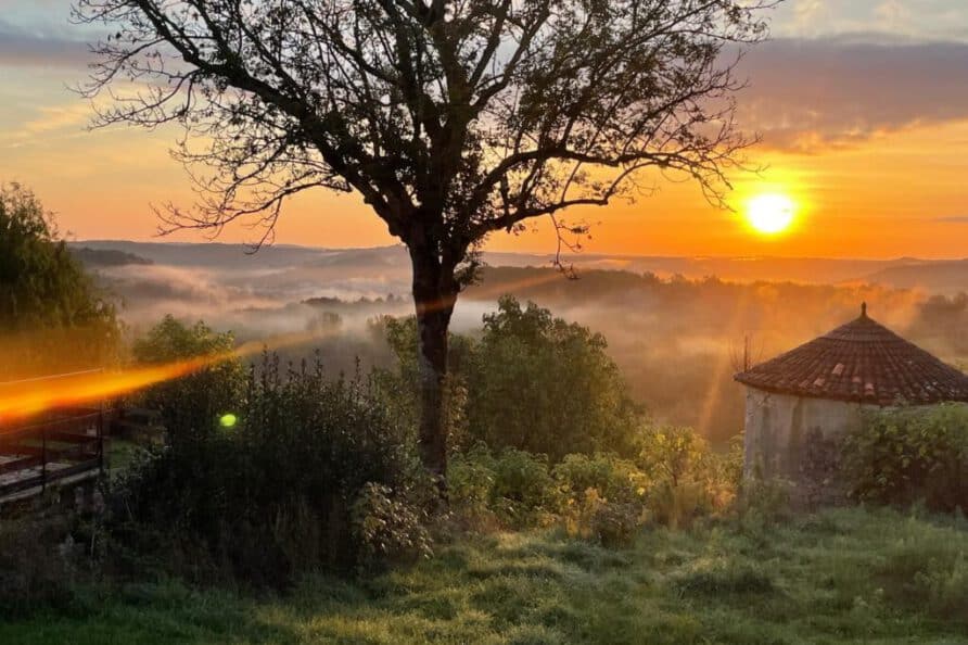 Schilderachtige uitkijk vanuit de tuin Vakantievilla Maison du Soleil levant de Lot Frankrijk