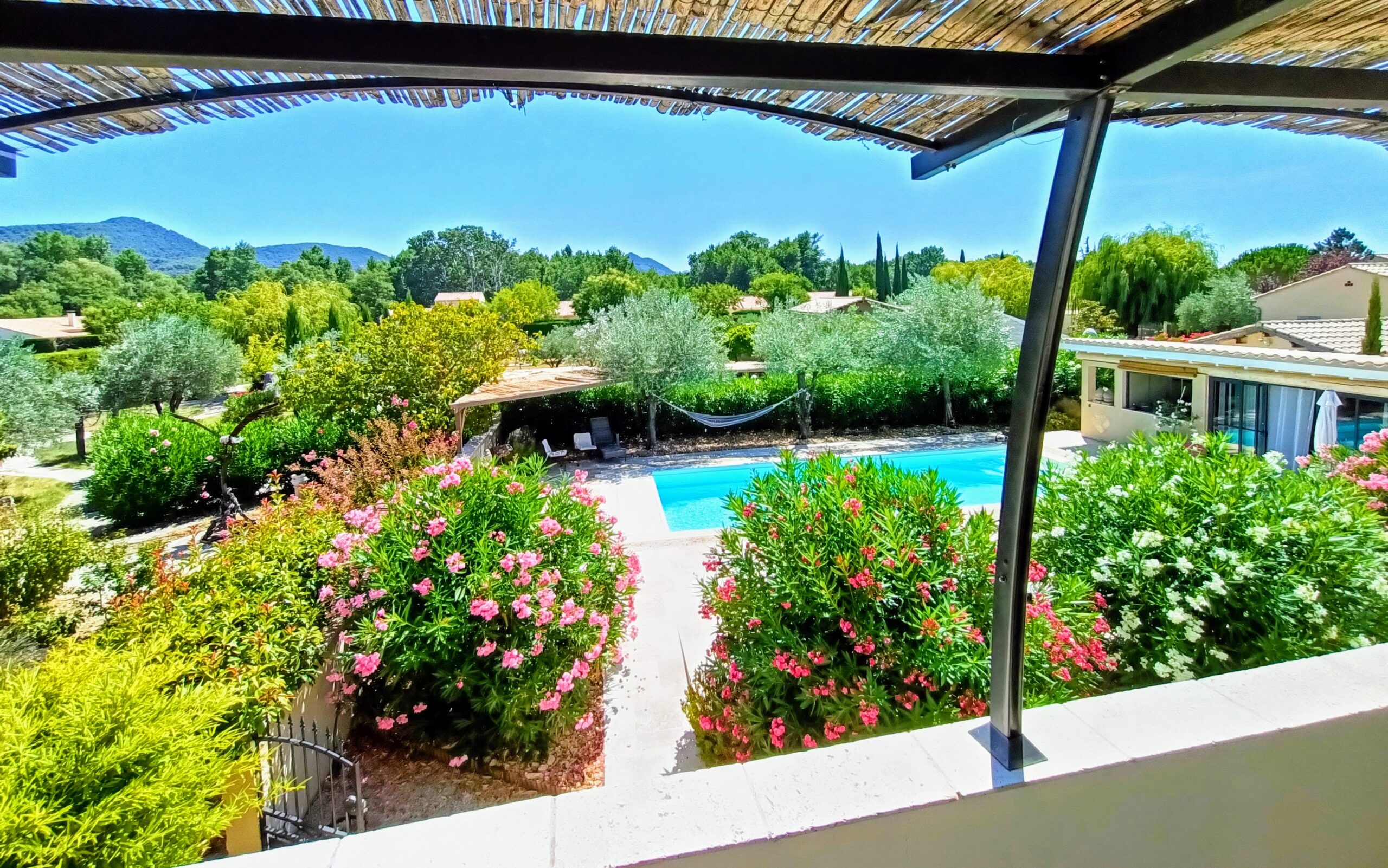 Vakantiehuis Provence Frankrijk La Ferme Residence Les Belles Heures bovenaf