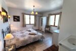 Mooi ingerichte slaapkamer tweepersoonsbed vakantiehuis Provence Frankrijk La Ferme Residence Les Belles Heures