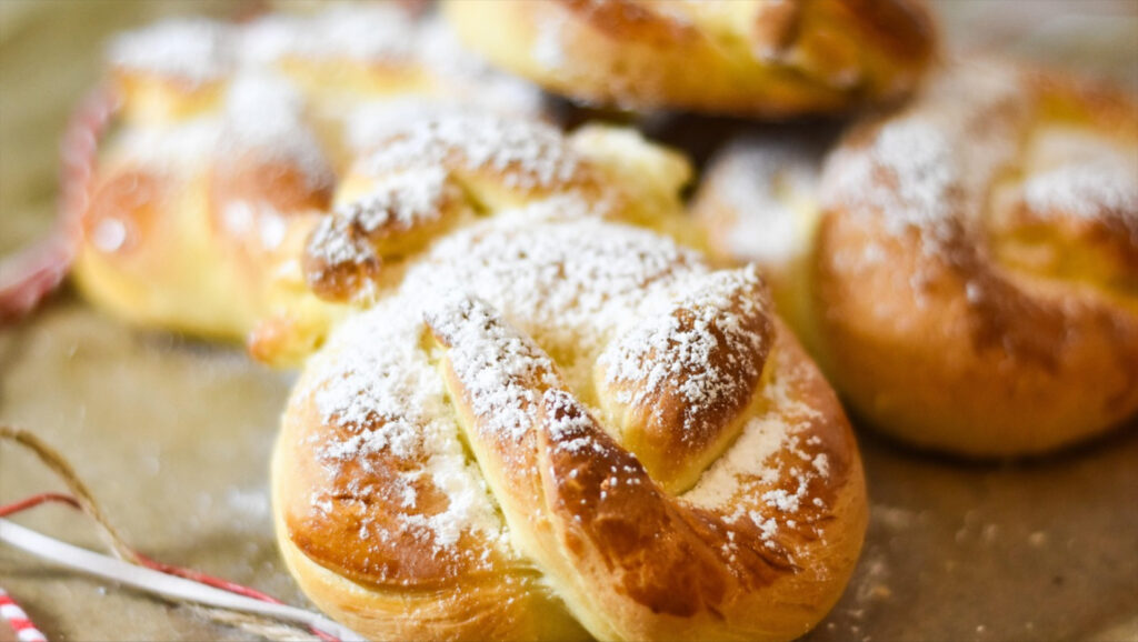 Vakantie in de Gard culinaire specialiteiten brioche oranjebloesem Fougasse d'Aigues Mortes